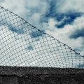 Filmsko bekstvo iz zatvora u Francuskoj: Opasni begunci presekli rešetke ćelije, oružje im dostavili dronom?