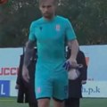 Fudbal ovo ne pamti! Golman u komšiluku poludeo posle 2 gola, bacio rukavice, skinuo dres i sve šokirao
