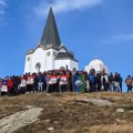 Đaci Trinaeste beogradske gimnazije na putu od "Plave grobnice do Kapije slobode"