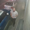 Uhvaćen na delu: Pod okriljem noći oskrnavljene prostorije SSP u Beogradu, Čačanin usnimljen kako ispisuje grafite i slika…