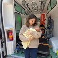 Prevremeni porođaj u sanitetu na putu za Kragujevac