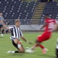 Evo zašto je fudbaler Partizana u 14. minutu dobio crveni karton protiv IMT-a: Svi su pobesneli u Humskoj