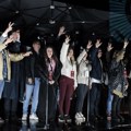 Leskovčani i po kiši u velikom broju na mitingu Studentske liste „Pravac Leskovac! Putem oslobođenja”