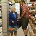 Zašto u prodavnicu uđete po tri stvari, a izađete sa punom kesom? Supermarketi znaju kako da vam izvuku pare