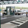 Na graničnim prelazima čekanja za putnička vozila i do 120 minuta, na naplatnim stanicama bez zadržavanja