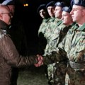 "To su ljudi koji čuvaju našu državu" Ministar Vučević u novogodišnjoj noći obišao dežurnu jedinicu pvo (foto)
