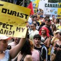 Španija: Hiljade protestovale na Kanarskim ostrvima zbog masovnog turizma