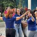 Fenomenalne slike iz Čačka: Maturanti Gimnazije uz sjajnu žurku slavili kraj srednje, maturski ples zakazan za večeras u 18…