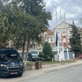 Krvavi pir na porodičnom veselju! Ujak zapucao, ubio sestrića i njegovog sina, pa oduzeo sebi život: Jake policijske snage na…