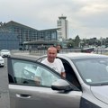 Đani Trajković u besnoj mašini: Pevač se vratio u Beograd, pa pojurio kući u skupocenom automobilu: "Čeka me žena sa ručkom"…