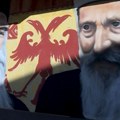 Prekrečeni murali posvećeni patrijarhu Pavlu i mitropolitu Amfilohiju na severu KiM