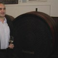 Није тежак посао, а доноси солидну зараду: Берба у српској Тоскани у пуном јеку, сезонци одушевљени (Фото)