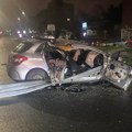 Teška saobraćajka na Petlovom brdu Auto potpuno smrskan, vrata razvaljena, a delovi rasuti po putu! Pukom srećom izbegnuta…