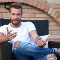 "Sedeo sam i plakao" Vlada Magla iskreno o prozivkama i skidanju u gaće na sceni: "Navikao sam na udarce" (video)