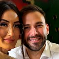 Oglasio se Marko Gačić u jeku priča da mu je devojka trudna: Pevač objavio sliku sa partnerkom: Saška u beloj suknji, drže se…