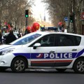 Muškarac izvadio nož, pa krenuo da ubada ljude, ranio i policajca: Jeziva scena u Francuskoj, policija upucala napadača