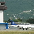 Umro muškarac u avionu iz Tivta za Beograd: Ekipa Hitne pomoći mogla je samo da konstatuje smrt