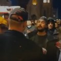 Demonstranti nasrću jedni na druge Napadnut Ivan Bjelić (video)