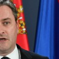 Selaković: Obavezna dvojezična tastatura za neke, da se zaustavi pad ćirilice