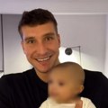 Bogdan Bogdanović raznežio javnost! Pohvalio se pa objavio fotografiju sa bebom! (foto)