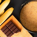 Recept koji svima uspeva: Kremasti banana tart sa čokoladom koji se pravi za tren oka!