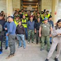 Protest ispred Medicinskog fakulteta zbog straha od gušenja blokade