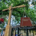 FOTO Ispred suda podrška za pretučenu studentkinju: "Ani je slomljena vilica, ali ne duh"