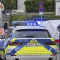 Žena sa balkana nožem ubadala prolaznike! Horor u Nemačkoj: Policajci bili prinuđena da je ubiju (foto)