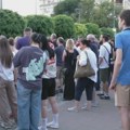 Protest ispred Jovine gimnazije: Nije normalno da decu nazivaju nacistima