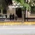 Prvi snimci drame u naljčiku: Policajac napadnut nožem, uzvratili vatrom, ima mrtvih (video)