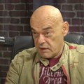 Supruga utučena u suzama, ne odvaja se od dece: Poznati se okupljaju na groblju, zauvek ispraćaju Roberta