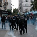Пала прва жртва протеста у Француској: Полиција убила мушкарца који их је напао мачетом!