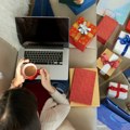 Troje od deset Francuza spremno da preprodaju božićni poklon