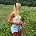 "Posle posla odem u selo" Voditeljka nakon snimanja emisije radi u bašti - podelila sliku sa ogromnog imanja i oduševila sve…