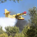(Foto) Crni dim opet iznad Brača: Stanovnici uznemireni, prizor se vidi i iz Splita: "Požar se ponovno aktivirao"
