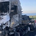 Požar nakon sudara dva vozila na putu Subotica-Bajmok, poginuo muškarac