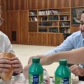 Vučić, Mali i Momirović doručkovali sendviče za 585 dinara! Sledeće nedelje još 10 proizvoda na sniženju (video)