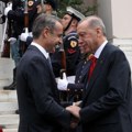 Srdačan susret Erdogana i Micotakisa u Atini, poručeno da nema nerešivih pitanja