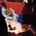 Hitno se oglasila ambasada Velike Britanije zbog paljenja zastave srpske: Neprihvatljivo zastrašivanje srpskih povratnika!