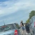 (Video) Drama u Banjaluci: Vozači se potukli nasred ulice, smirivale ih žene