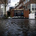 Jako nevreme stiglo u Evropu: Otkazani letovi, vetar duva brzinom od 120 na sat, upaljen žuti meteo-alarm