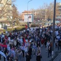 Protesti u Leskovcu: Baloni za žrtve – Uz studente profesori, građani, ali ovog puta i bajkeri (video)