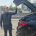 Trudna žena pevača u besnoj mašini: Uroša Živkovića vozi supruga u automobilu od čije cene će vas uhvatiti vrtoglavica…