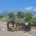 Poginula žena, muškarac teško povređen: Jeziva saobraćajna nesreća na putu kod Nikšića: Auto se od siline udara prevrnuo na…