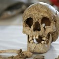 Lobanja isplivala na plažu pre 30 godina, a fragmenti kostiju u obližnjim mestima: Zvali su ga "rasuti čovek", a sada je…