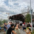 VIDEO: Policajac u civilu odgurnuo studenta da omogući prolaz onima koji polažu ispite na Novosadskom sajmu