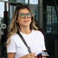 Jovana Pajić se vratila sa decom u Beograd, a evo ko je došao po njih na aerodrom