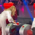 (Video) Viki Miljković prošla pored Zorice bez pozdrava: Šok! Pevačica okrenula glavu kad ju je videla, zavladao muk u studiju…