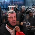 Kamenice letele u Prištini; Albanci napali sedište Euleksa VIDEO