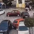 Žena (78) napravila haos na parkingu! Htela da se isparkira pa oštetila šest automobila: Ljudi gledali šta radi i izneverovali…
